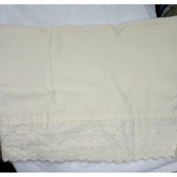Vintage Martha Stewart Everyday Standard Pillowcases Pair of 2 Eyelet Scalloped - Picture 6 of 13
